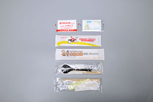 鄭州筷子勺子牙簽紙巾組合包裝機樣品